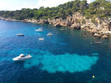 billionaires bay